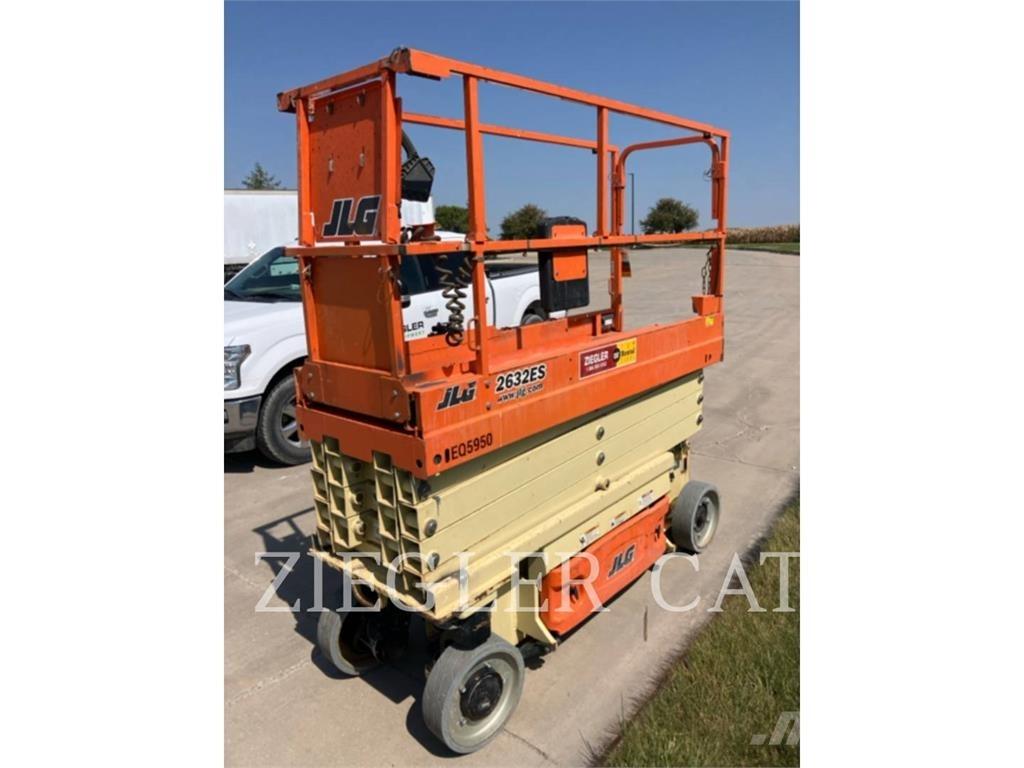 JLG 2632ES رافعات مقصية الشكل