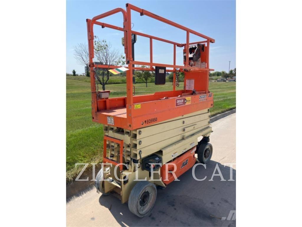 JLG 2632ES رافعات مقصية الشكل