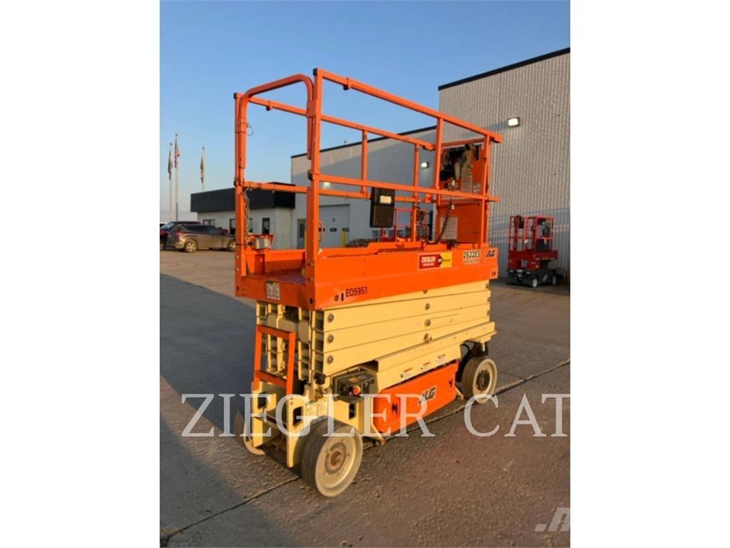 JLG 2632ES رافعات مقصية الشكل