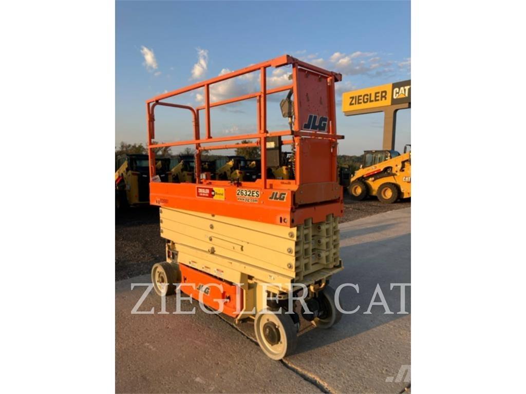 JLG 2632ES رافعات مقصية الشكل