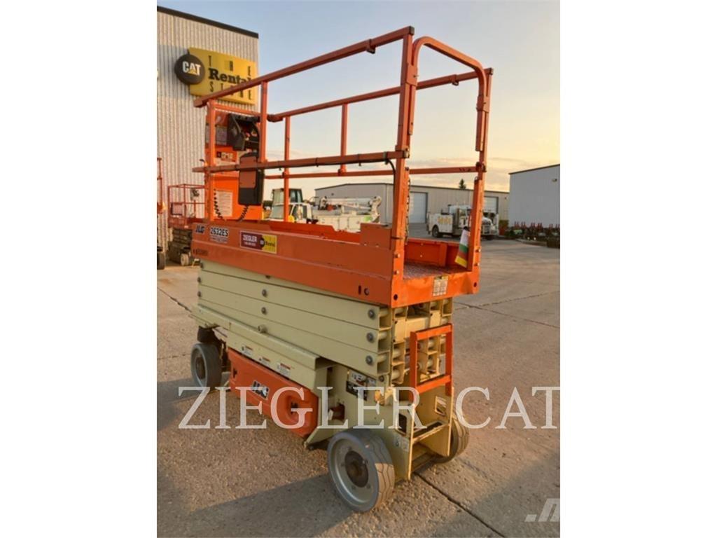 JLG 2632ES رافعات مقصية الشكل