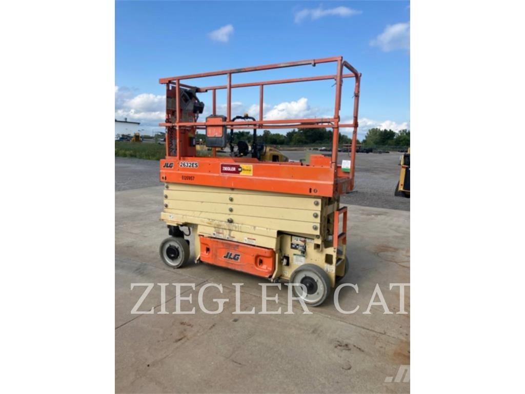 JLG 2632ES رافعات مقصية الشكل