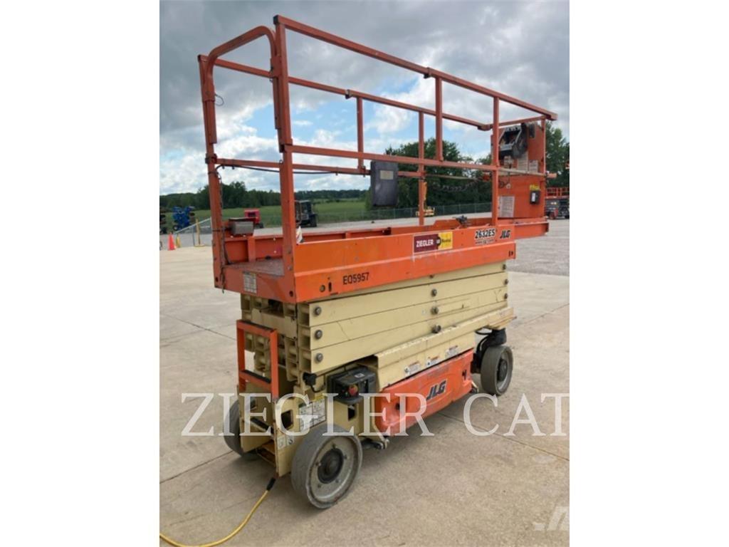 JLG 2632ES رافعات مقصية الشكل
