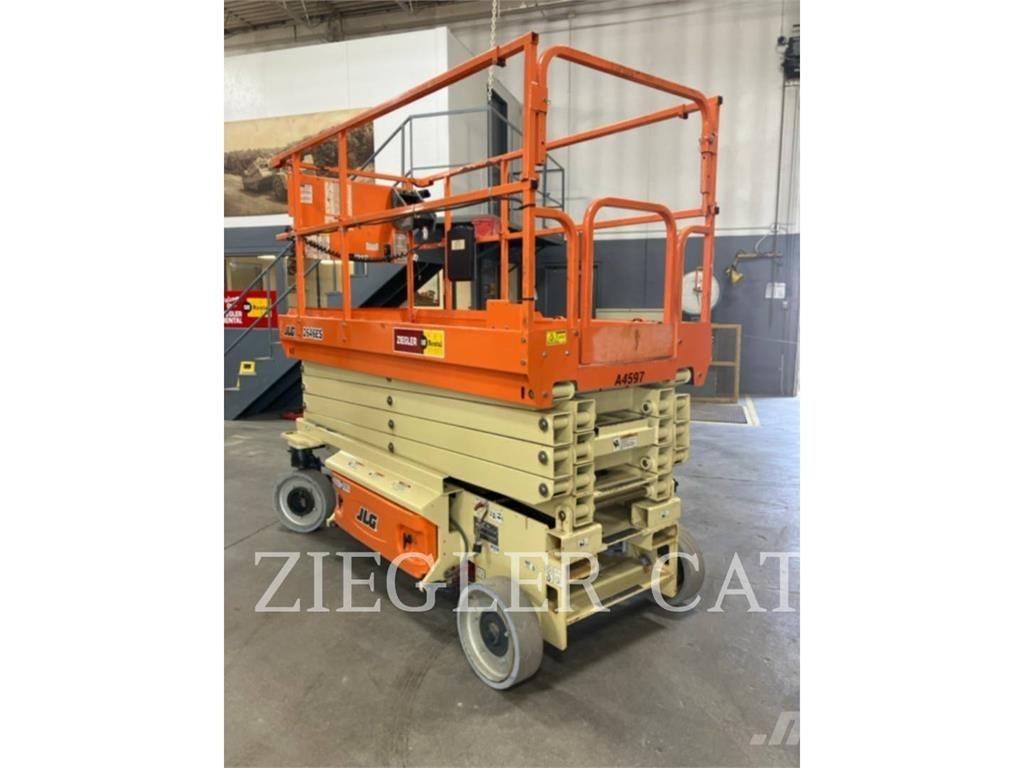 JLG 2646ES رافعات مقصية الشكل