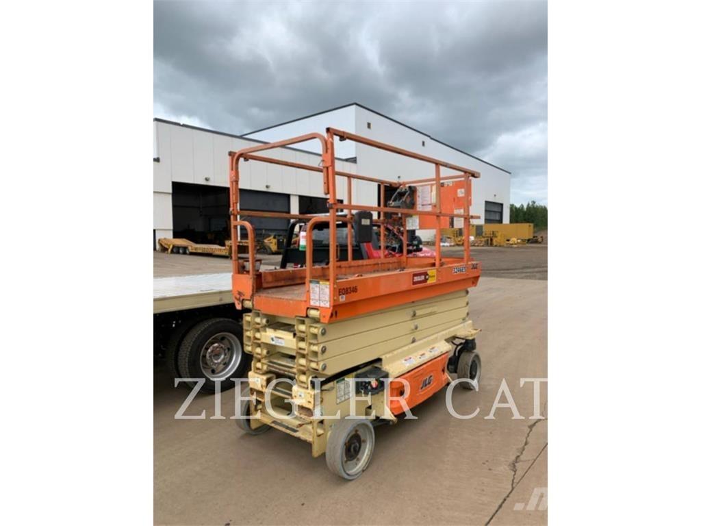 JLG 3246ES رافعات مقصية الشكل