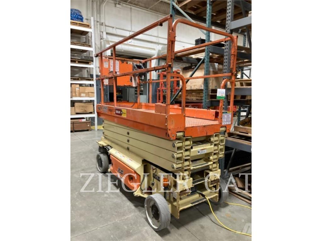 JLG 3246ES رافعات مقصية الشكل
