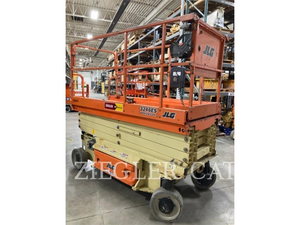 JLG 3246ES رافعات مقصية الشكل