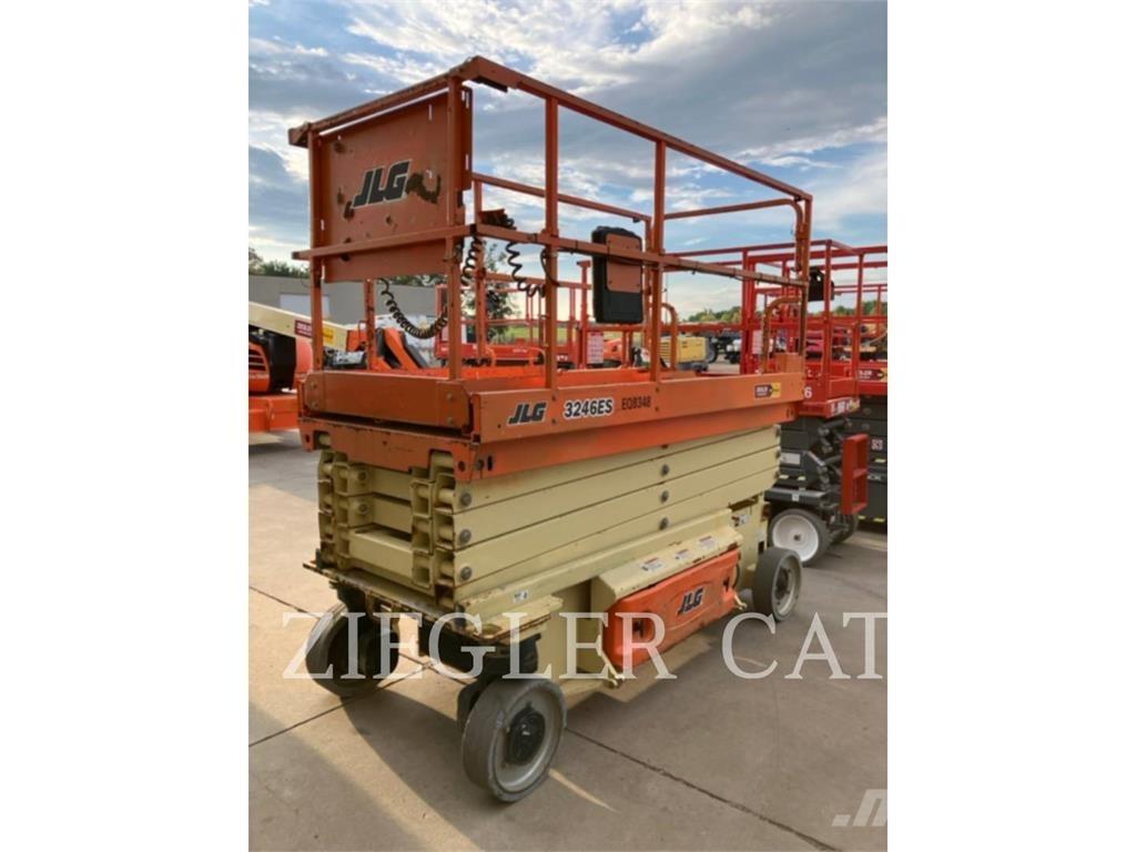 JLG 3246ES رافعات مقصية الشكل