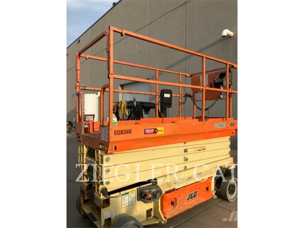JLG 3246ES رافعات مقصية الشكل