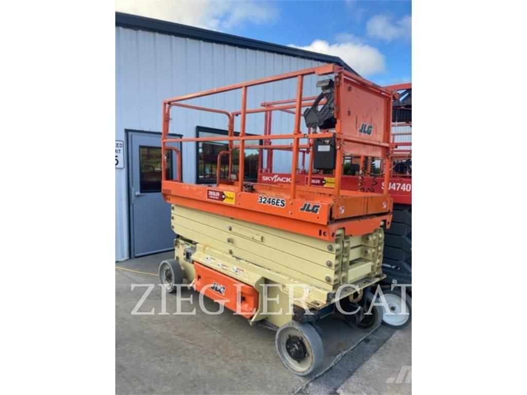 JLG 3246ES رافعات مقصية الشكل