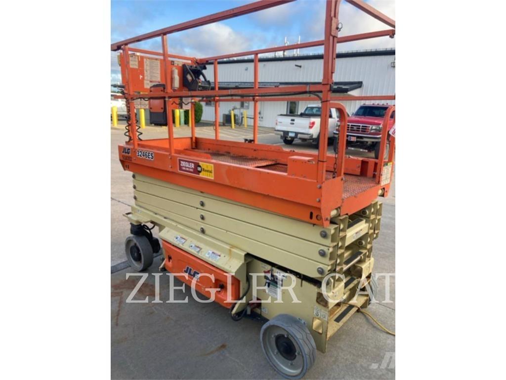 JLG 3246ES رافعات مقصية الشكل