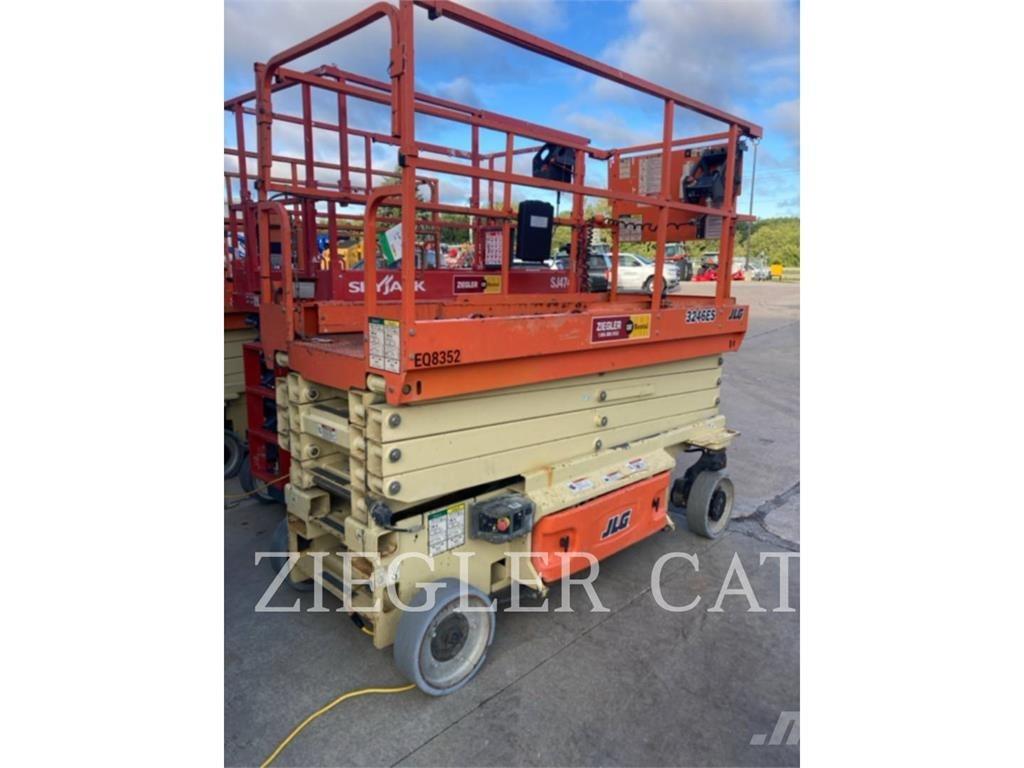 JLG 3246ES رافعات مقصية الشكل