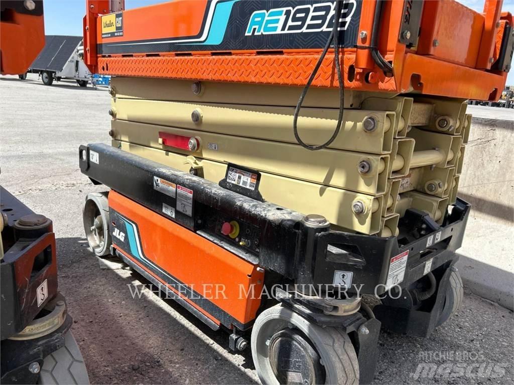 JLG AE1932 رافعات مقصية الشكل