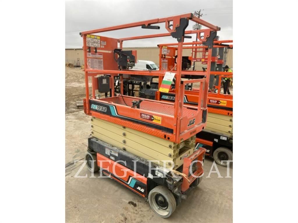 JLG AE1932 رافعات مقصية الشكل