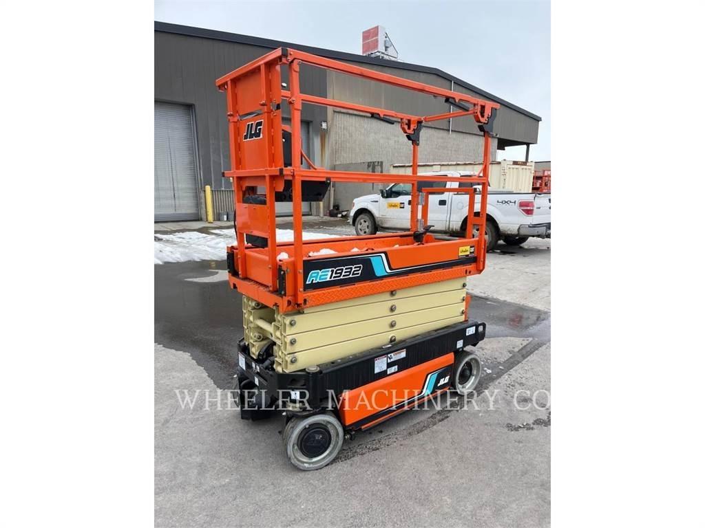 JLG AE1932 رافعات مقصية الشكل