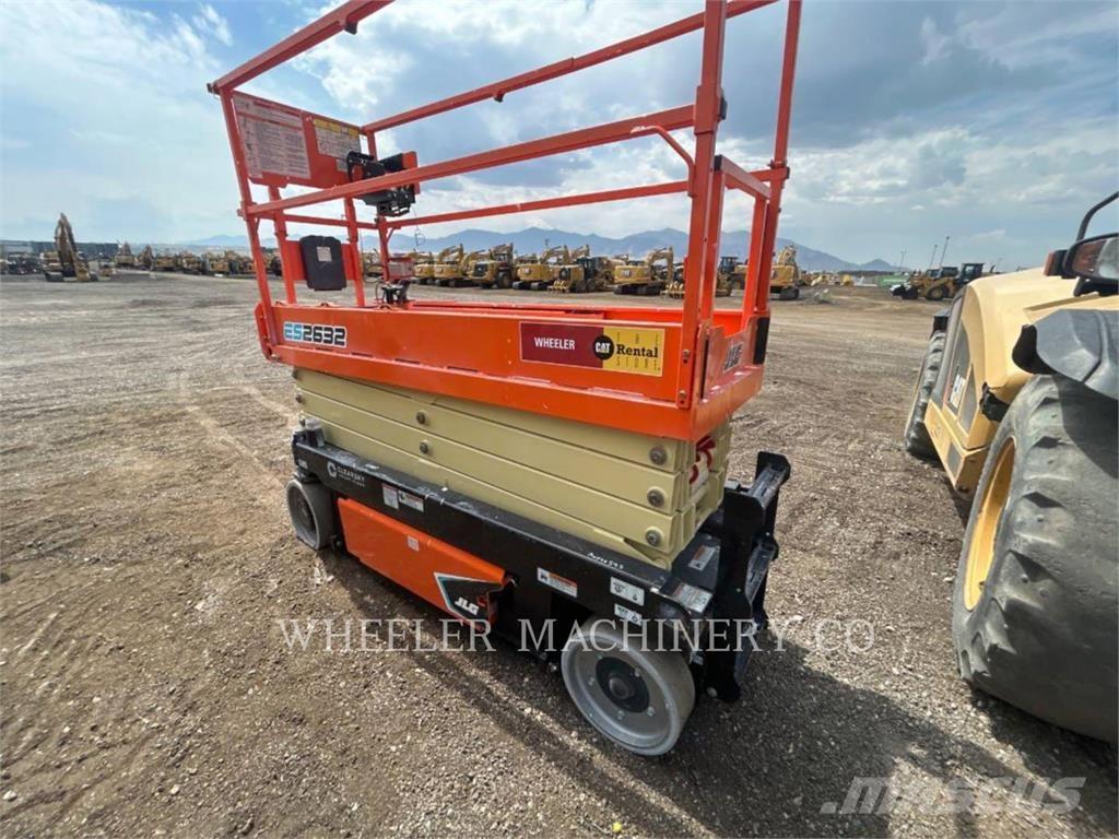 JLG ES2632 رافعات مقصية الشكل