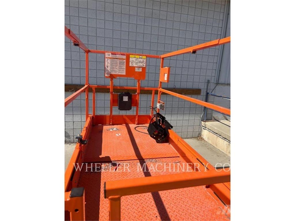 JLG ES2646 رافعات مقصية الشكل