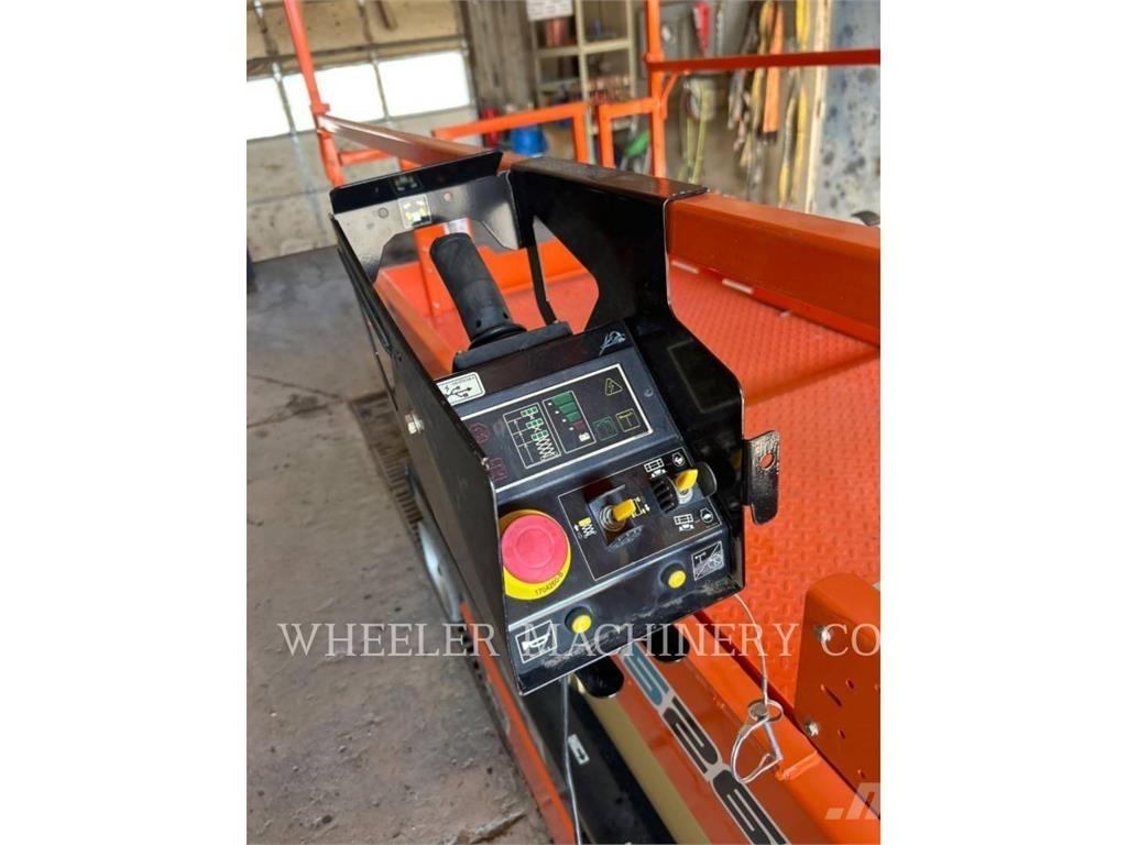 JLG ES2646 رافعات مقصية الشكل