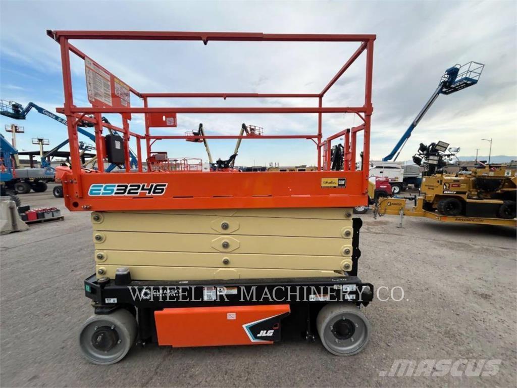 JLG ES3246 رافعات مقصية الشكل