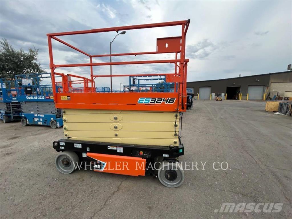 JLG ES3246 رافعات مقصية الشكل