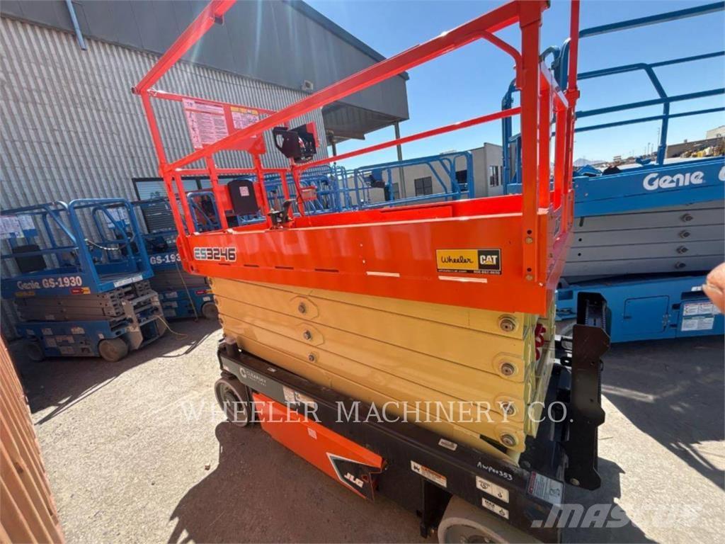 JLG ES3246 رافعات مقصية الشكل