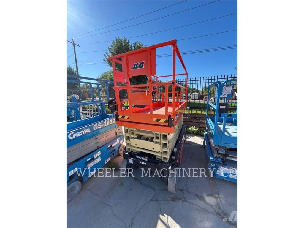JLG ES3246 رافعات مقصية الشكل