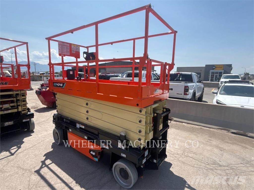JLG ES4046 رافعات مقصية الشكل