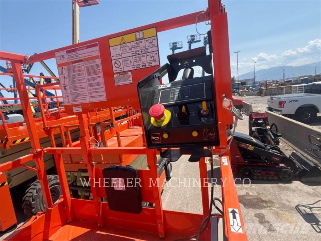 JLG ES4046 رافعات مقصية الشكل
