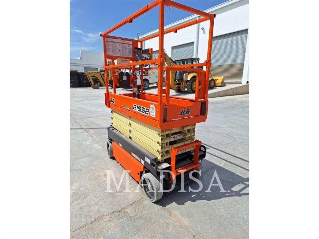 JLG R1932 رافعات مقصية الشكل