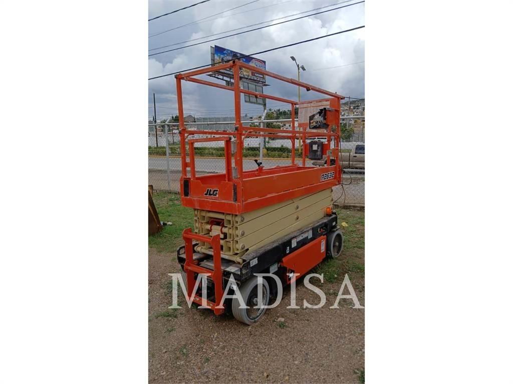 JLG R2632 رافعات مقصية الشكل