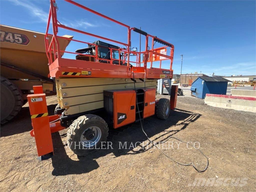 JLG RT4394 رافعات مقصية الشكل