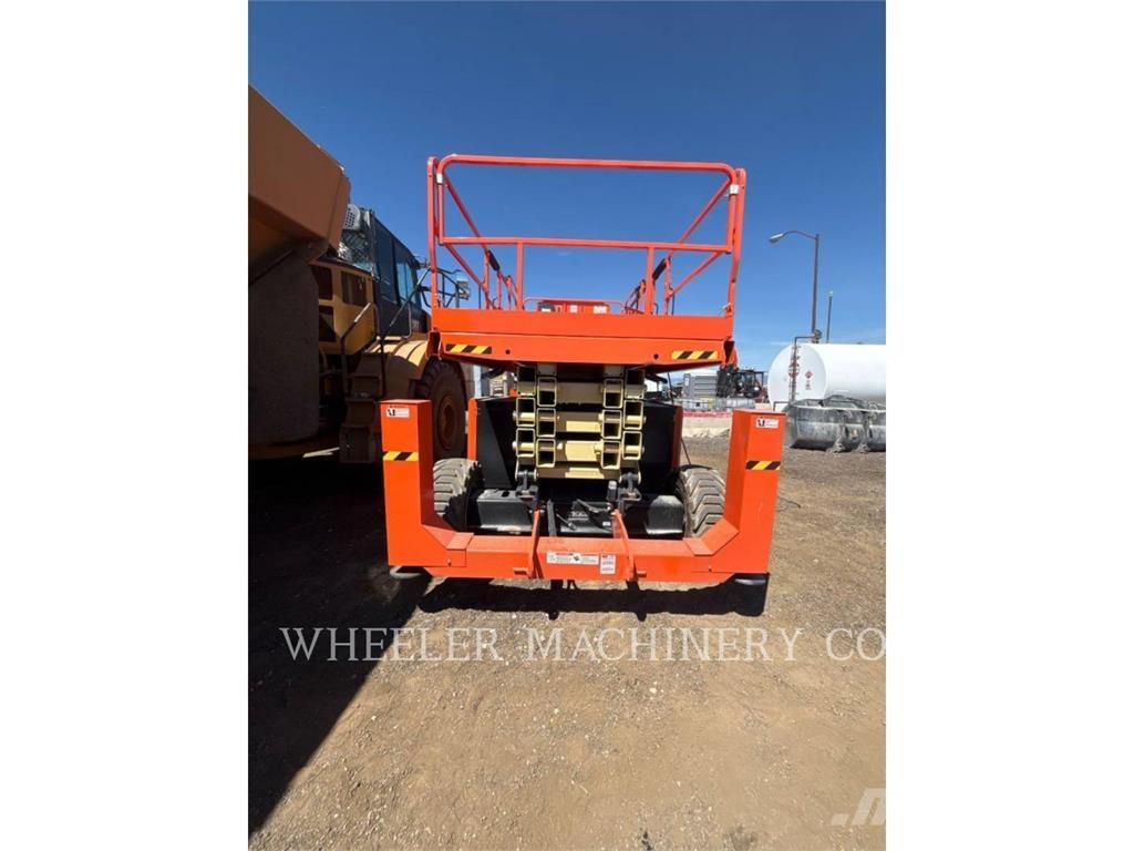 JLG RT4394 رافعات مقصية الشكل