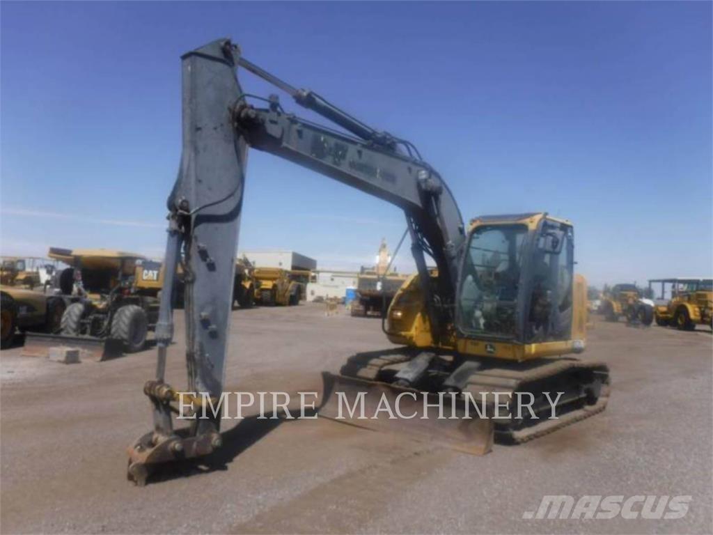 John Deere 135G حفارات زحافة