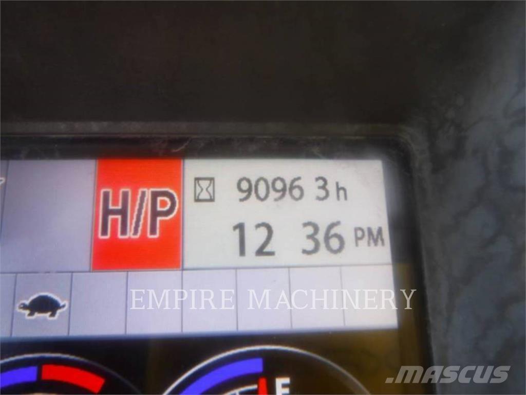 John Deere 135G حفارات زحافة