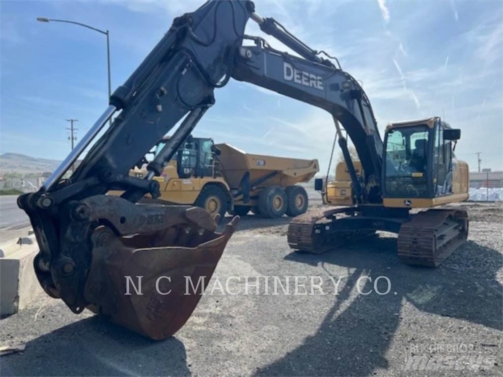 John Deere 210G حفارات زحافة