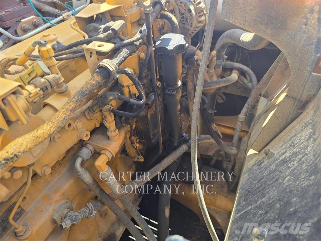 John Deere 210G حفارات زحافة