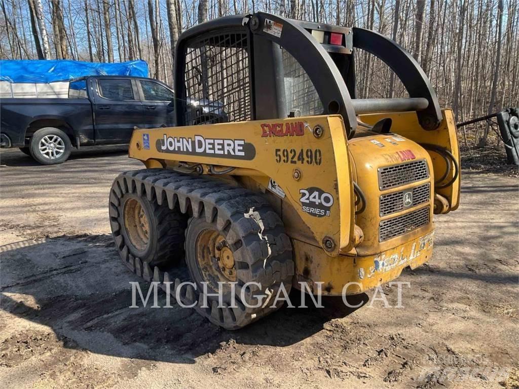 John Deere 240 لوادر انزلاقية التوجيه
