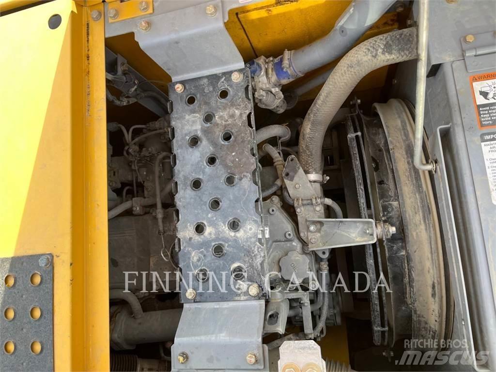 John Deere 245G LC حفارات زحافة