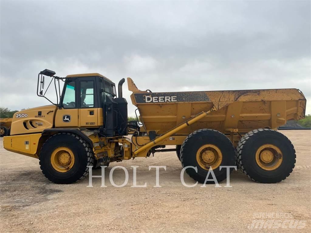John Deere 250D ساحبات مفصلية