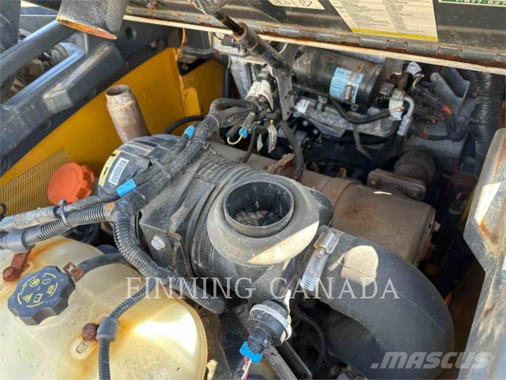 John Deere 324G لوادر انزلاقية التوجيه