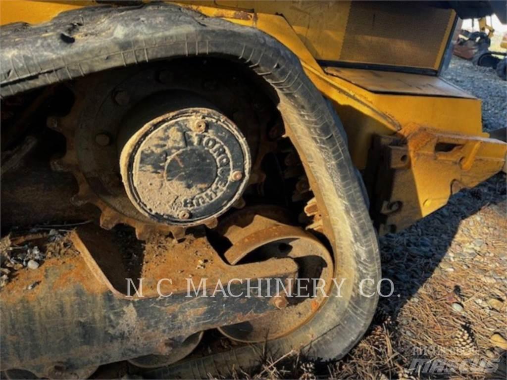 John Deere 331G لوادر انزلاقية التوجيه