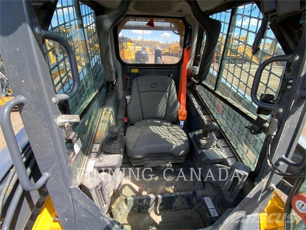 John Deere 333G لوادر زحافة