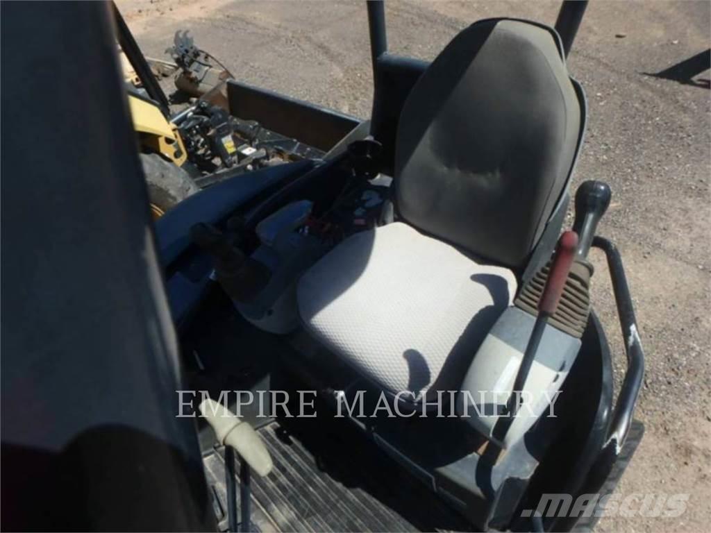 John Deere 35D حفارات زحافة