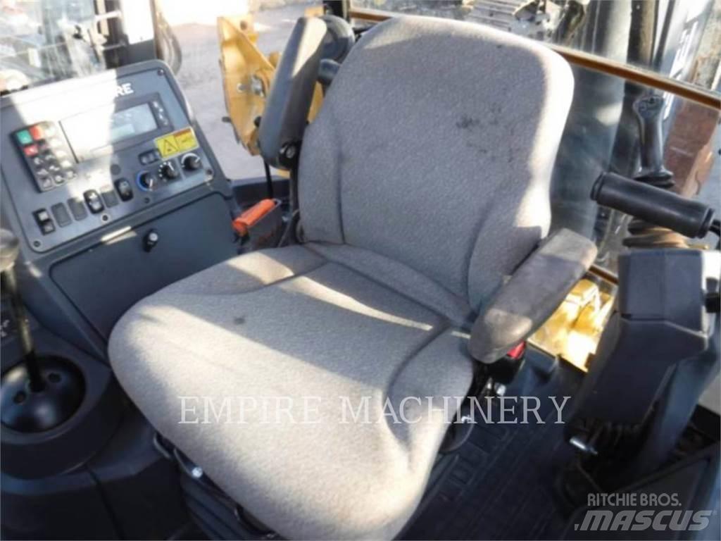 John Deere 410L لوادر ذات جرافات عكسية