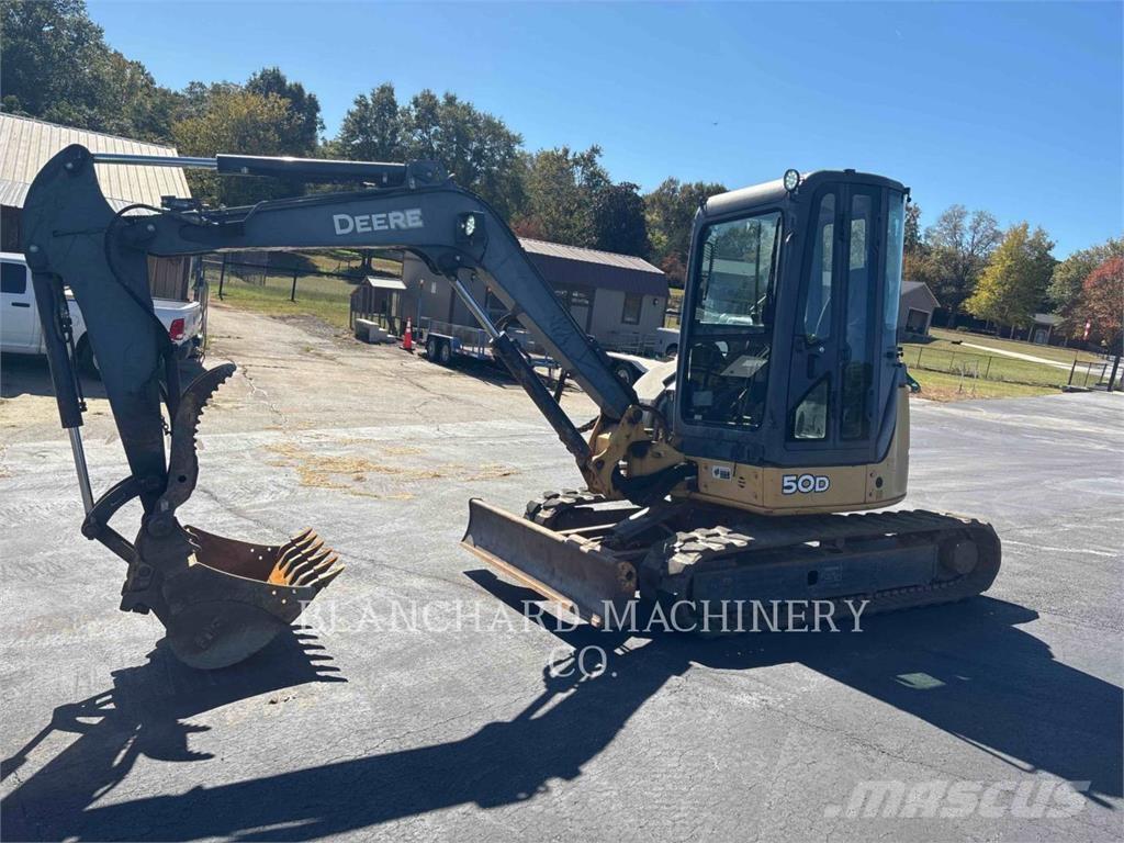 John Deere 50D حفارات زحافة