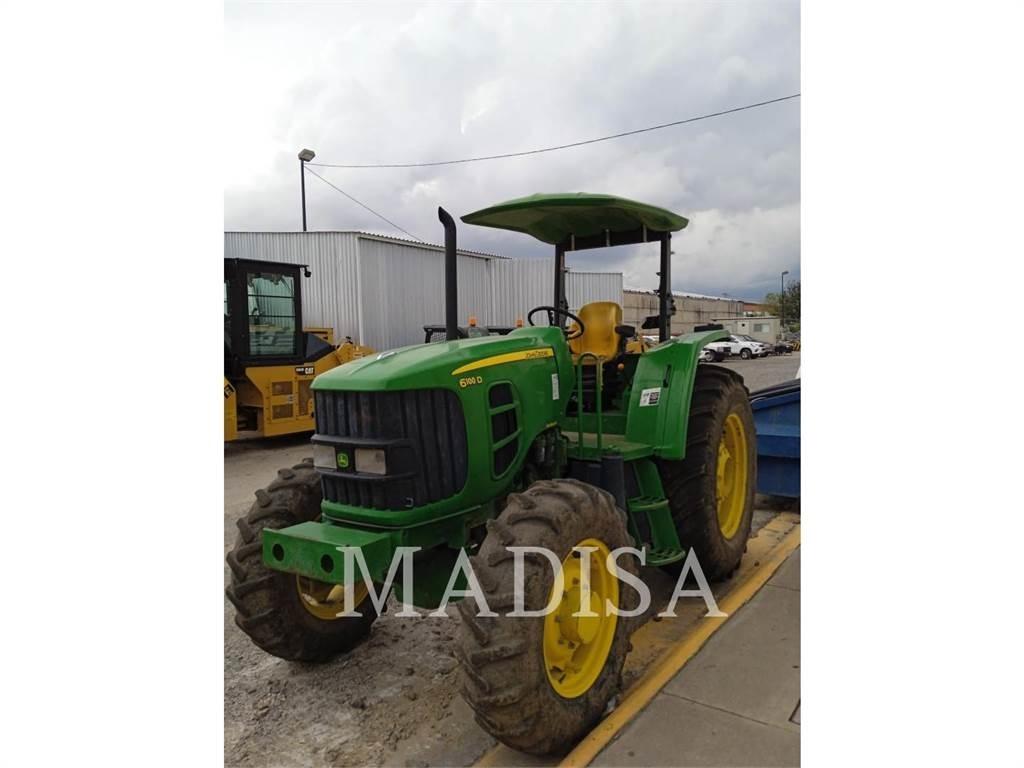John Deere 6110D الجرارات