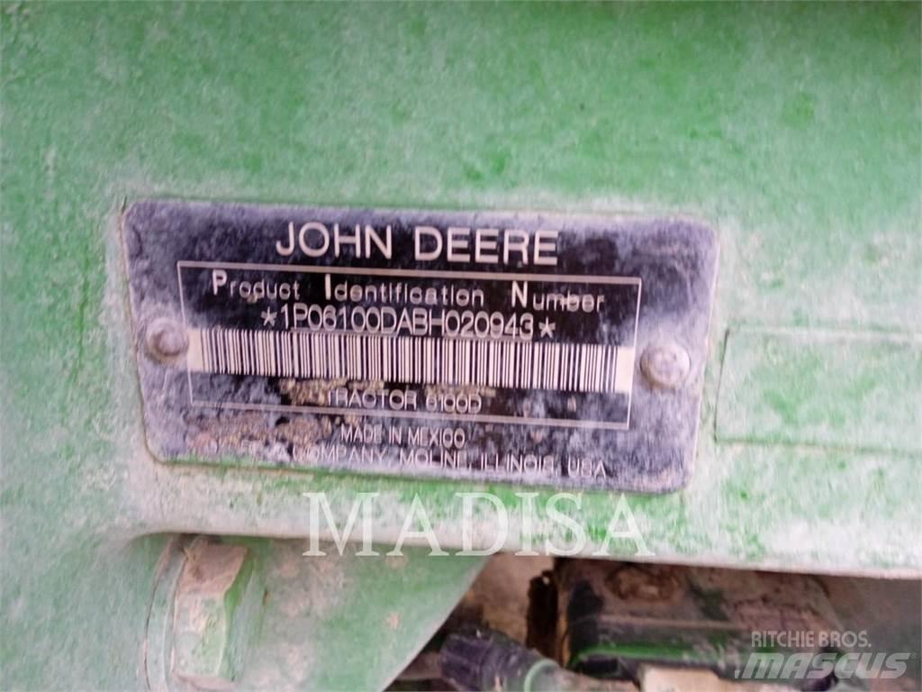 John Deere 6110D الجرارات