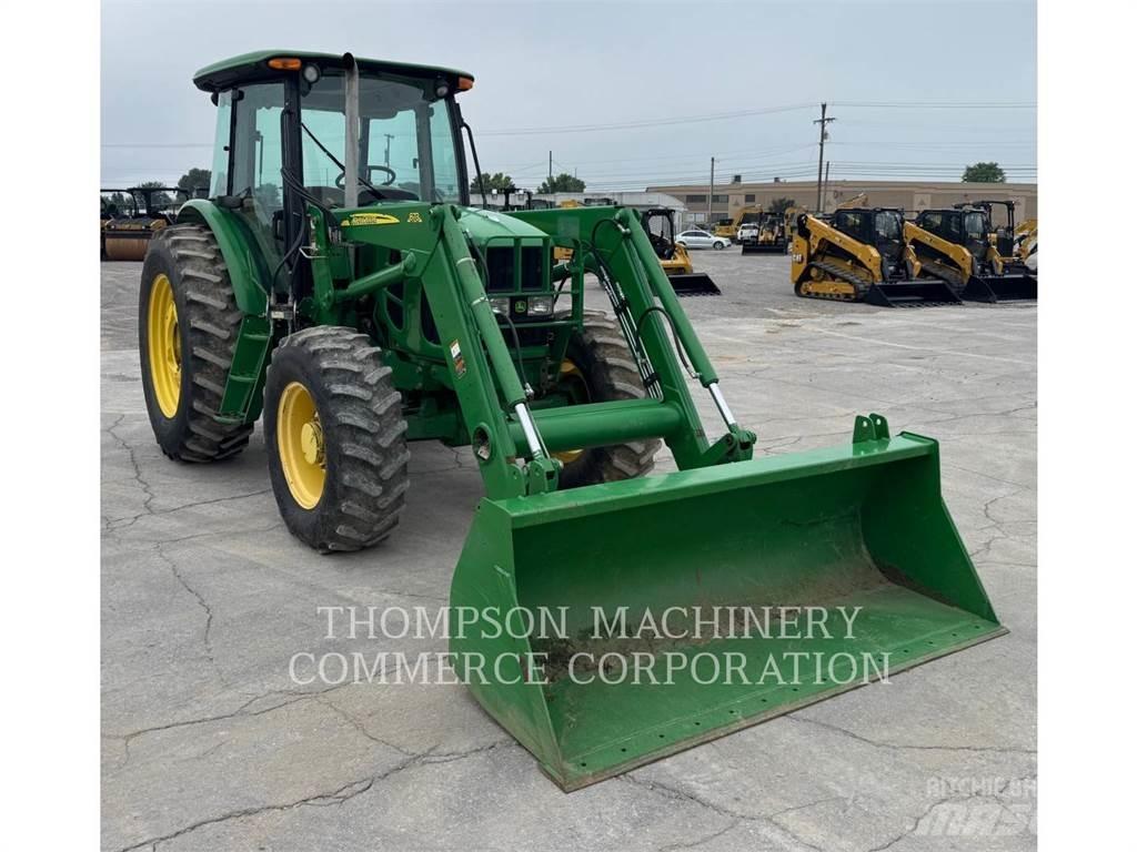 John Deere 6115D الجرارات