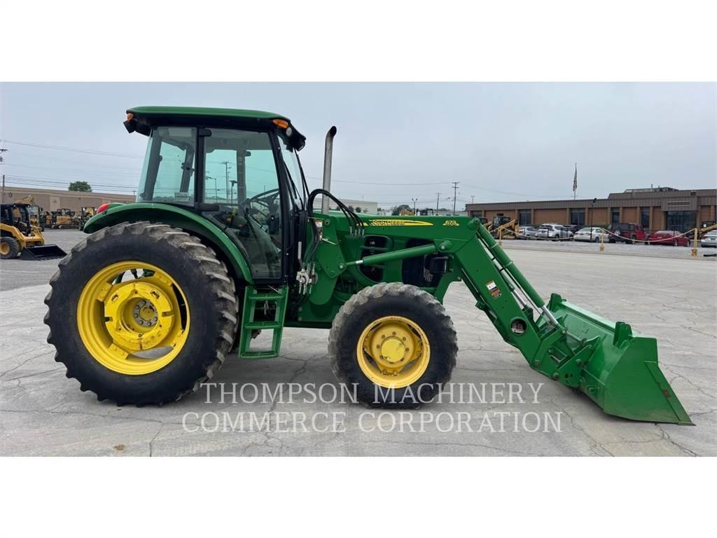 John Deere 6115D الجرارات
