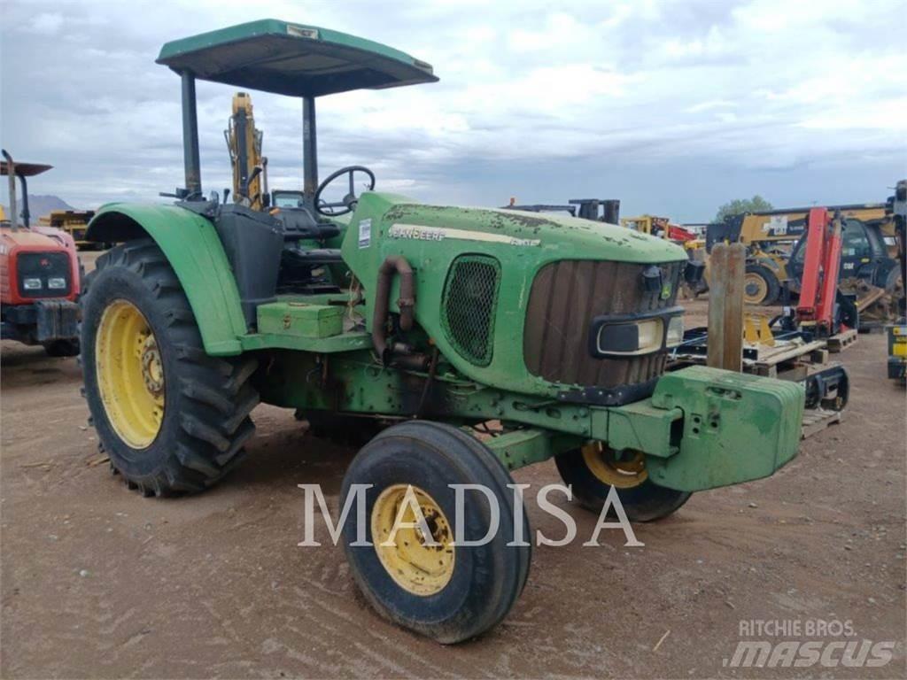 John Deere 6415 الجرارات